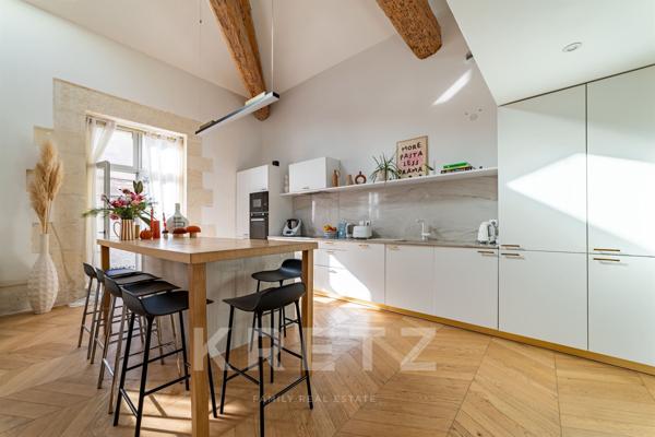 Duplex d'exception comme une maison en centre ville