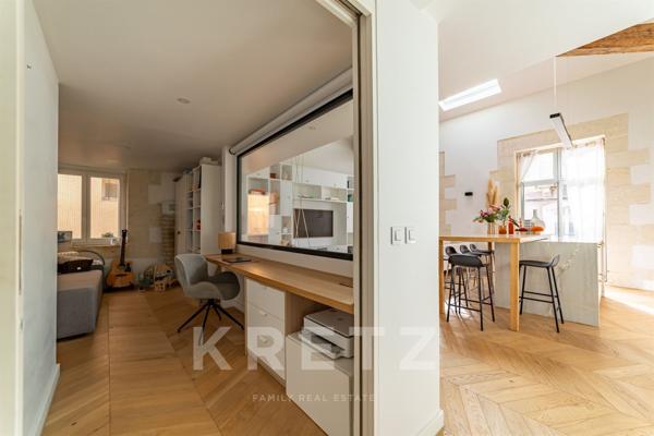 Duplex d'exception comme une maison en centre ville