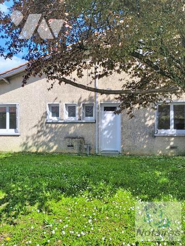 CREON CENTRE Agréable maison traditionnelle en bon état environ 118 m² de surface habitable off...