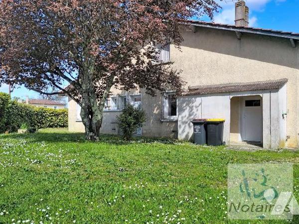 CREON CENTRE Agréable maison traditionnelle en bon état environ 118 m² de surface habitable off...