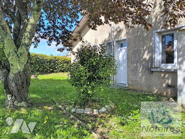 CREON CENTRE Agréable maison traditionnelle en bon état environ 118 m² de surface habitable off...