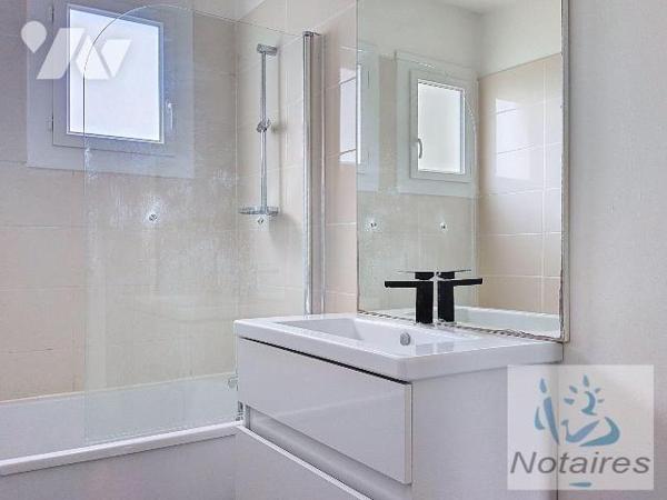 CREON CENTRE Agréable maison traditionnelle en bon état environ 118 m² de surface habitable off...