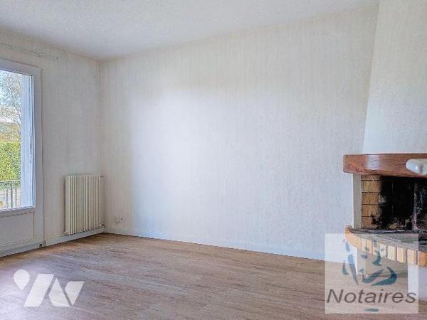 CREON CENTRE Agréable maison traditionnelle en bon état environ 118 m² de surface habitable off...