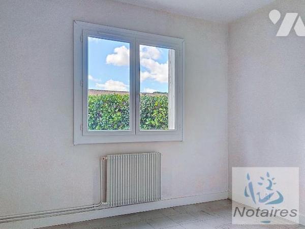 CREON CENTRE Agréable maison traditionnelle en bon état environ 118 m² de surface habitable off...