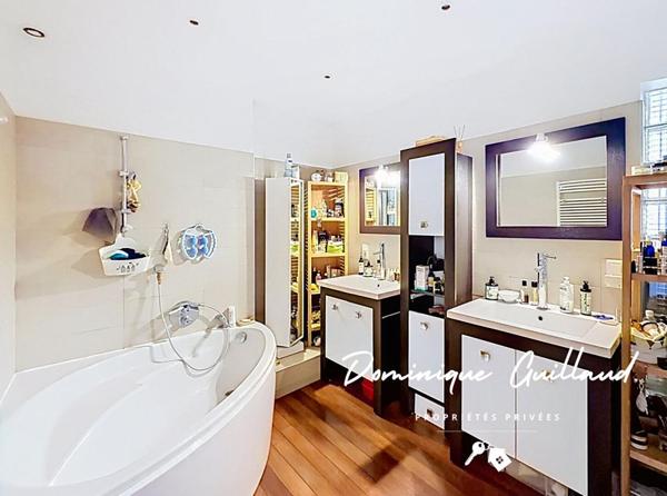 Nîmes Arènes -Duplex 5 piècès 173 m2 avec terrasse et loggia de 50m2