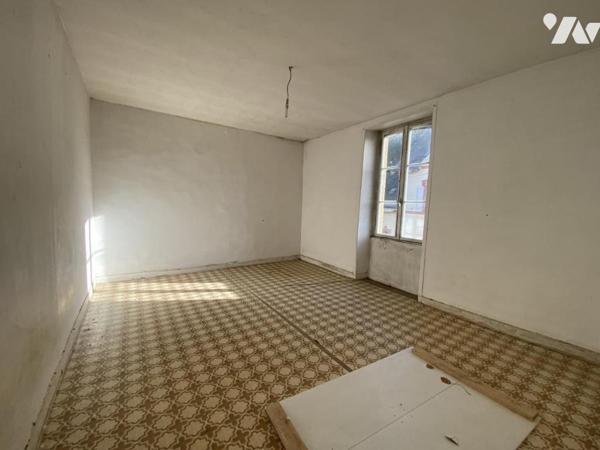 A VENDRE - IMMEUBLE - ERNEE 