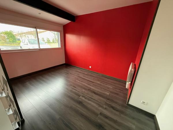 Location Maison T4 avec piscine et jardin - NEUVILLE DE POITOU