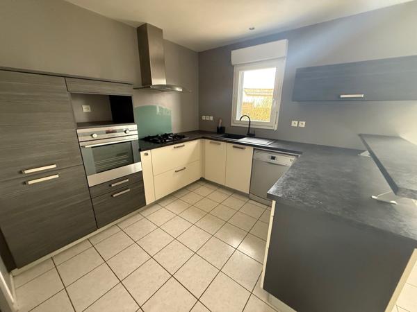 Location Maison T4 avec piscine et jardin - NEUVILLE DE POITOU