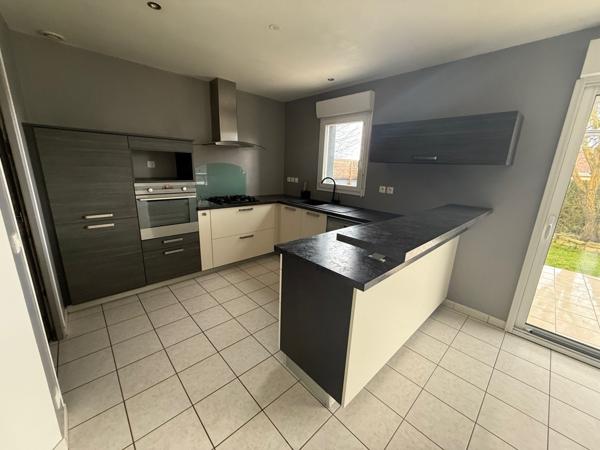 Location Maison T4 avec piscine et jardin - NEUVILLE DE POITOU