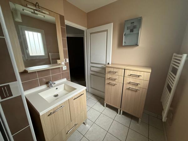 Location Maison T4 avec piscine et jardin - NEUVILLE DE POITOU