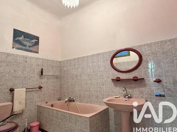 Maison à vendre 8 pièces 180 m² Châteauneuf-de-Gadagne