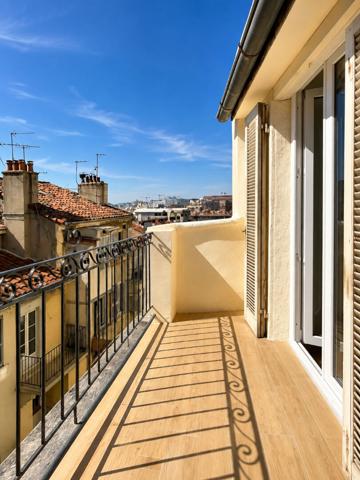 Thiers - T3 - Terrasse / Dernier étage / Vue dégagée