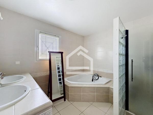 Maison 6 pièce(s) 4 chambre(s) 150 m²