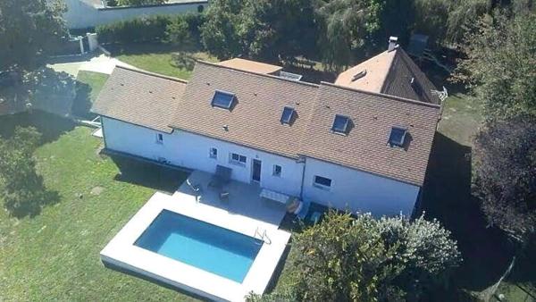 Houdan (78550) Maison familiale 316 m² avec piscine