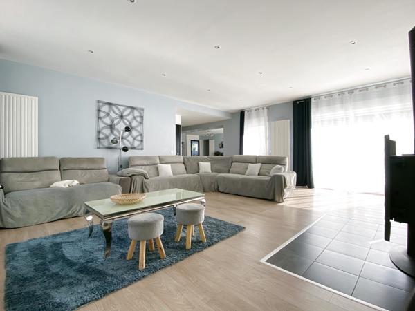 Houdan (78550) Maison familiale 316 m² avec piscine