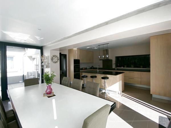 Houdan (78550) Maison familiale 316 m² avec piscine