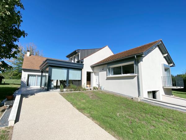 Houdan (78550) Maison familiale 316 m² avec piscine