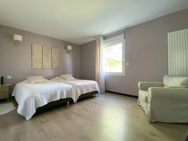 Houdan (78550) Maison familiale 316 m² avec piscine