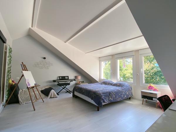 Houdan (78550) Maison familiale 316 m² avec piscine