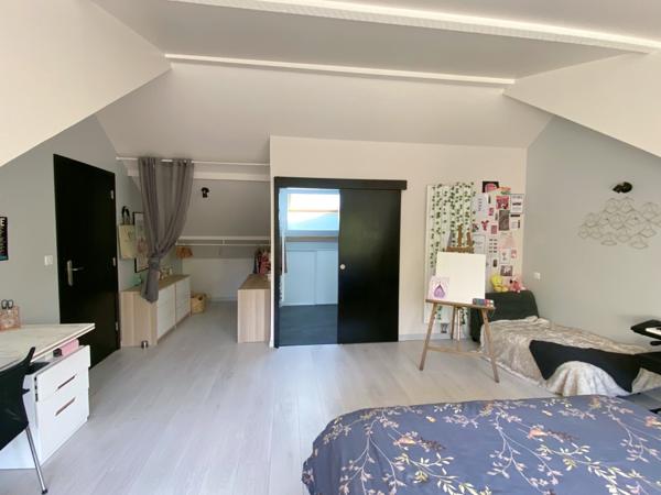 Houdan (78550) Maison familiale 316 m² avec piscine