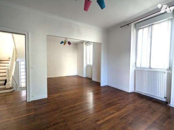 NANTES SAINT-DONATIEN - MAISON FAMILIALE DE CARACTERE 10 PIECES - 6 CHAMBRES AVEC JARDIN ET PARKINGS