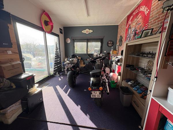 Maison plain pied 194 m2, 5 chambres, piscine, au pied des commerces