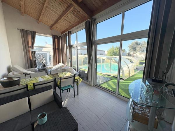 Maison plain pied 194 m2, 5 chambres, piscine, au pied des commerces