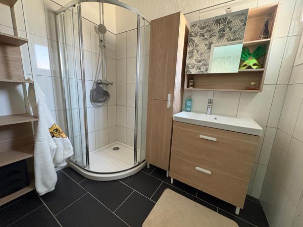 Maison plain pied 194 m2, 5 chambres, piscine, au pied des commerces