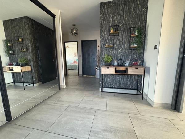 Maison plain pied 194 m2, 5 chambres, piscine, au pied des commerces