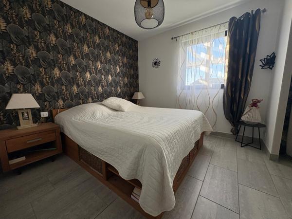 Maison plain pied 194 m2, 5 chambres, piscine, au pied des commerces