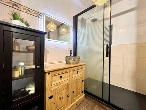 Maison de plain-pied, vue sur les vignes