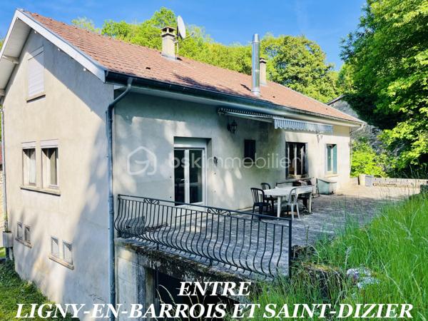 Avec BSK IMMOBILIER venez découvrir ce charmant pavillon avec sous-sol complet 🏡

Au rez-de-chaussée, profitez de deux garages 🚗🚗, d'une chaufferie, d'une cave, d'un atelier et d'un hall d'entrée.

Au premier étage, une belle pièce de vie lumineuse avec salon et cheminée insert bois 🔥, ouverte sur la salle à manger avec accès direct à la terrasse ☀️. Vous y trouverez également une cuisine, deux chambres 🛏️, une salle de douche et un wc indépendant.

Au deuxième étage, une chambre avec point d'eau ainsi qu'un grenier aménageable offrent un beau potentiel d'agrandissement ✨.

À l'extérieur, terrain et terrasse vous permettront de profiter pleinement des beaux jours 🌳.

Chauffage par chaudière fioul à condensation.