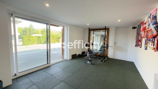Maison
         8 pièces
        - 150 m² Exclusivité 389 000 € *