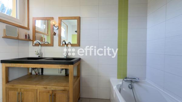 Maison
         8 pièces
        - 150 m² Exclusivité 389 000 € *