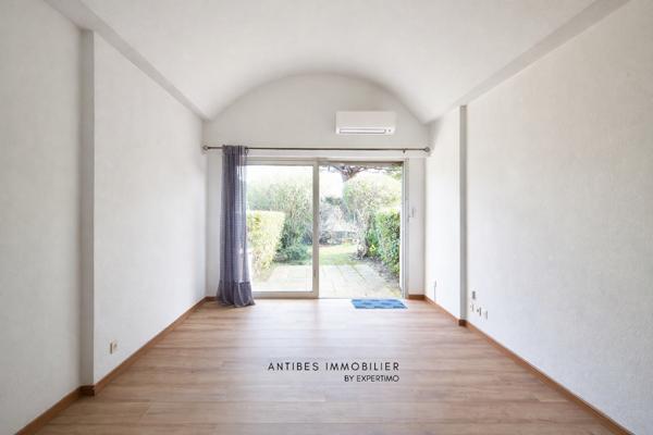 Antibes (06600) Antibes 2 pièces rez de jardin 42 m2 parking piscines tennis gardien