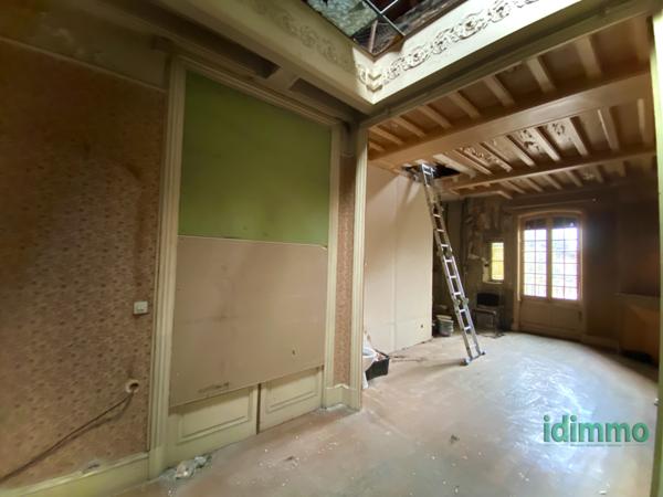 Opportunité rare au coeur d' Annonay ! Duplex à rénover de 121 m² avec une grande terrasse couverte Annonay (07100)