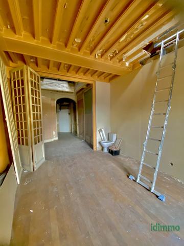 Opportunité rare au coeur d' Annonay ! Duplex à rénover de 121 m² avec une grande terrasse couverte Annonay (07100)