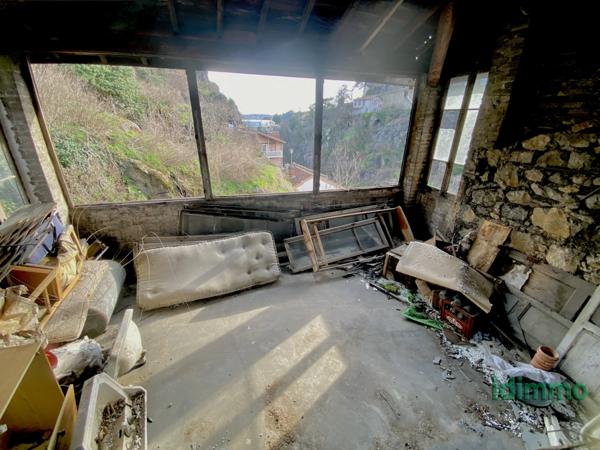 Opportunité rare au coeur d' Annonay ! Duplex à rénover de 121 m² avec une grande terrasse couverte Annonay (07100)