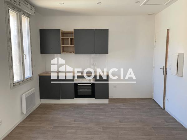 Location Studio 24 m² - 1 RUE PEYRE St Gilles 30800