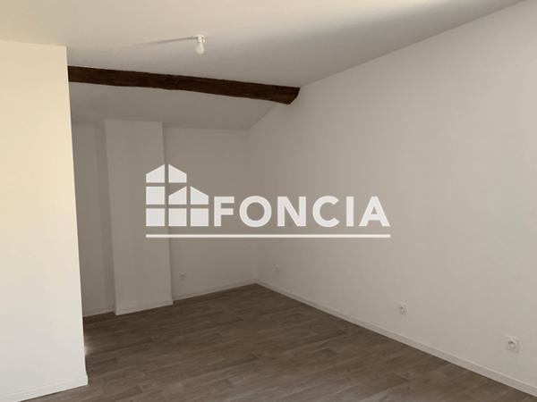Location Studio 24 m² - 1 RUE PEYRE St Gilles 30800