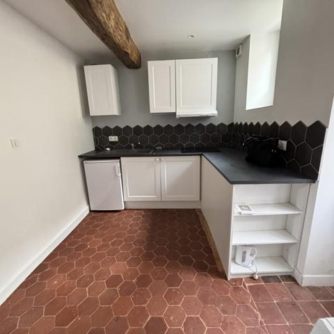 STUDIO LIBRE A VENDRE