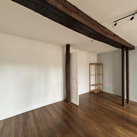 STUDIO LIBRE A VENDRE