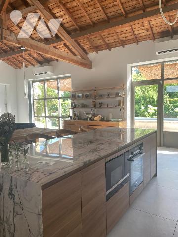 Coup de cœur  pour cette magnifique maison  idéalement située