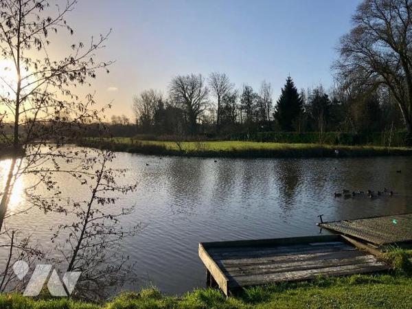 Uniquement chez votre notaire : Coup de coeur pour cette charmante maison de famille en semi pl...