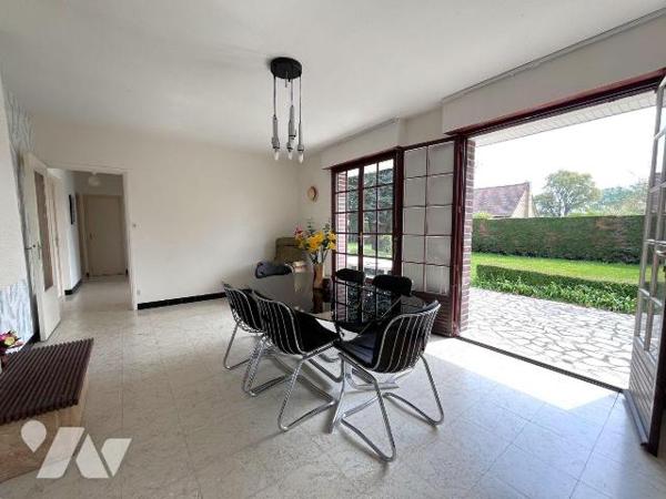 Uniquement chez votre notaire : Coup de coeur pour cette charmante maison de famille en semi pl...