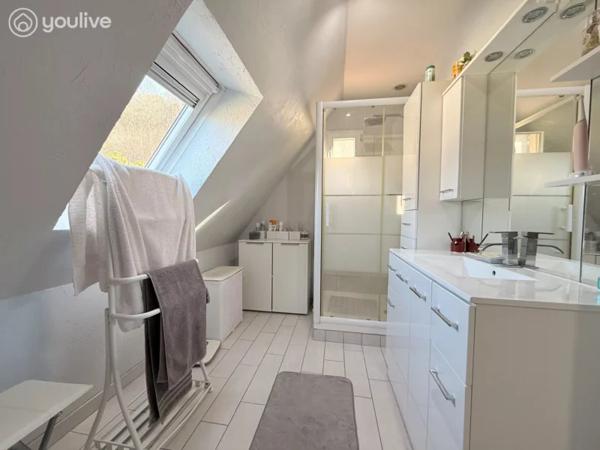 4 CHAMBRES, UN JARDIN NOURRICIER ET LE LAC À PIED : LA VIE DE FAMILLE IDÉALE