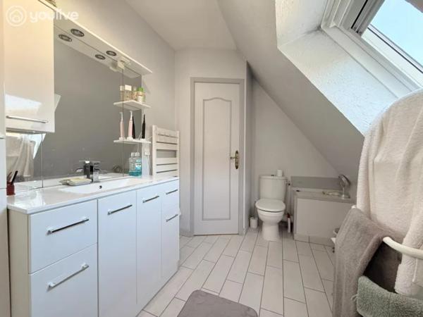 4 CHAMBRES, UN JARDIN NOURRICIER ET LE LAC À PIED : LA VIE DE FAMILLE IDÉALE