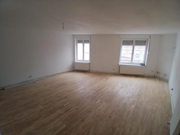 Appartement
         3 pièces
        - 82 m² 159 000 € *