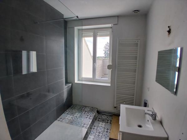 Appartement
         3 pièces
        - 82 m² 159 000 € *