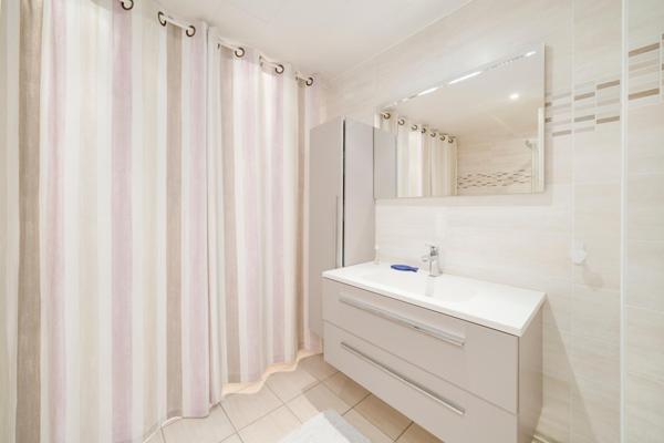 Quartier cure d'air : Maison de 195m2, 4 chambres avec garage et sous-sol